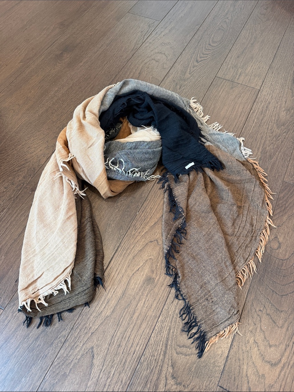 Women’s Multi-Color Fringed Scarf - Neutral Tones - One Size - C54-167